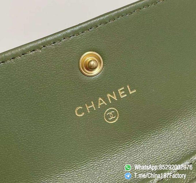 187 Factory Chanel 19 Flap Card Holder Meadow Green Shiny Lambskin Gold Tone 08