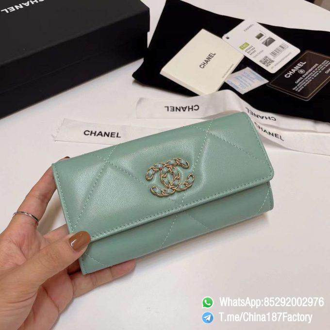 187 Factory Bags Chanel 19 Middle Cambon Wallet Aqua Green Shiny Lambskin Gold Tone Metal 01