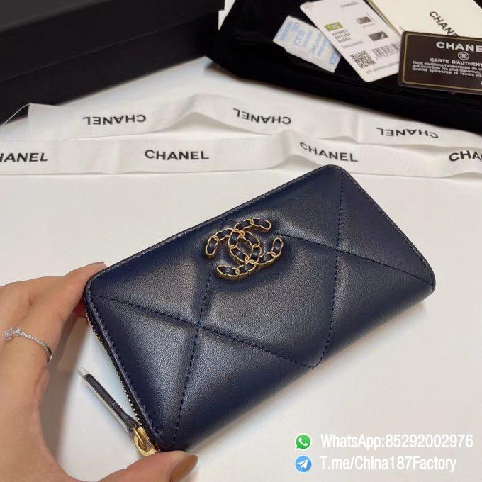 187 Factory Middle Chanel 19 Zipped Wallet Abysse Blue Shiny Lambskin Gold Tone Metal 04