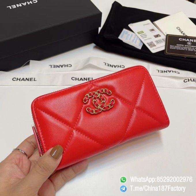 187 Factory Middle Chanel 19 Zipped Wallet Bright Red Shiny Lambskin Gold Tone Metal 01